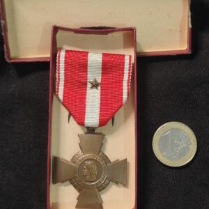 Croix de la Valeur Militaire – Médaille militaire avec étoile + boîte