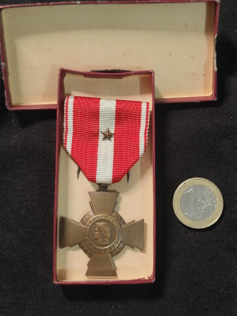 Croix de la Valeur Militaire – Médaille militaire avec étoile + boîte
