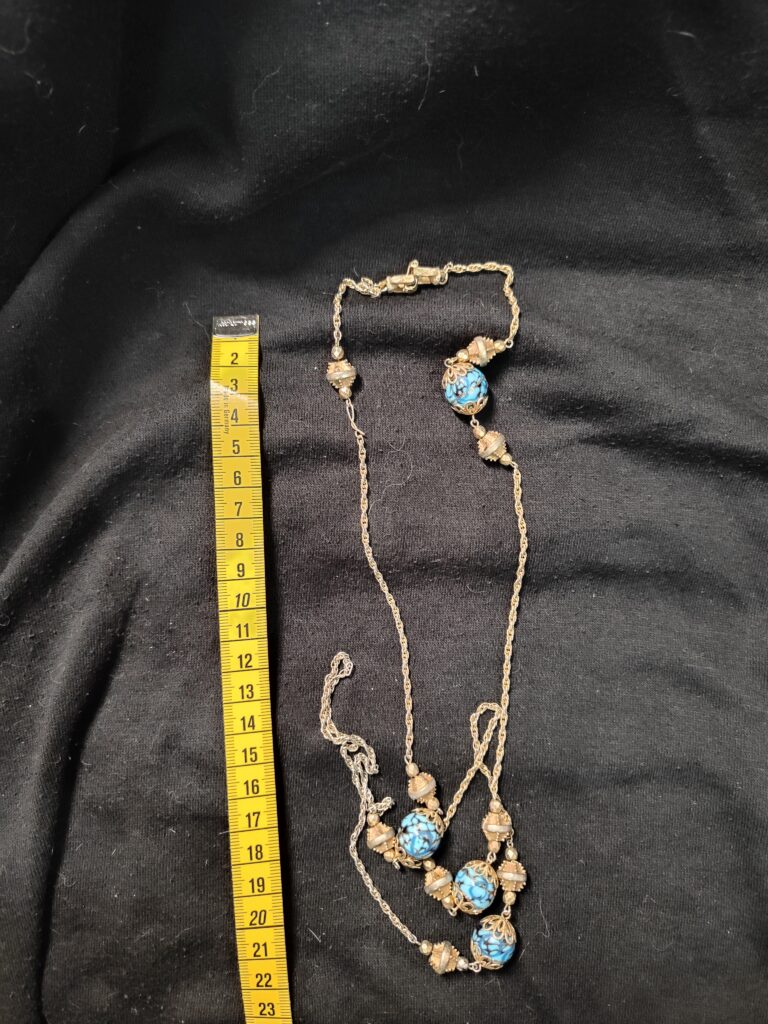 Collier long doré & perles bleu turquoise – style bohème / vintage