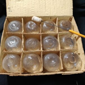 Ancien coffret de ventouses médicales en verre – 15 ventouses – Avec allumeur – Paris