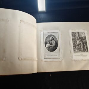 Ancien album personnel de collection de canivets et images pieuses religieuses