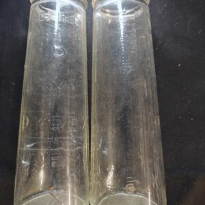 Lot de 2 anciens biberons Pyrex gradués en verre