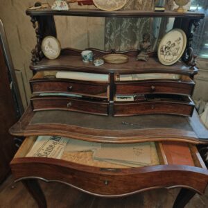 Bureau Bonheur-du-jour ancien de style Louis XV