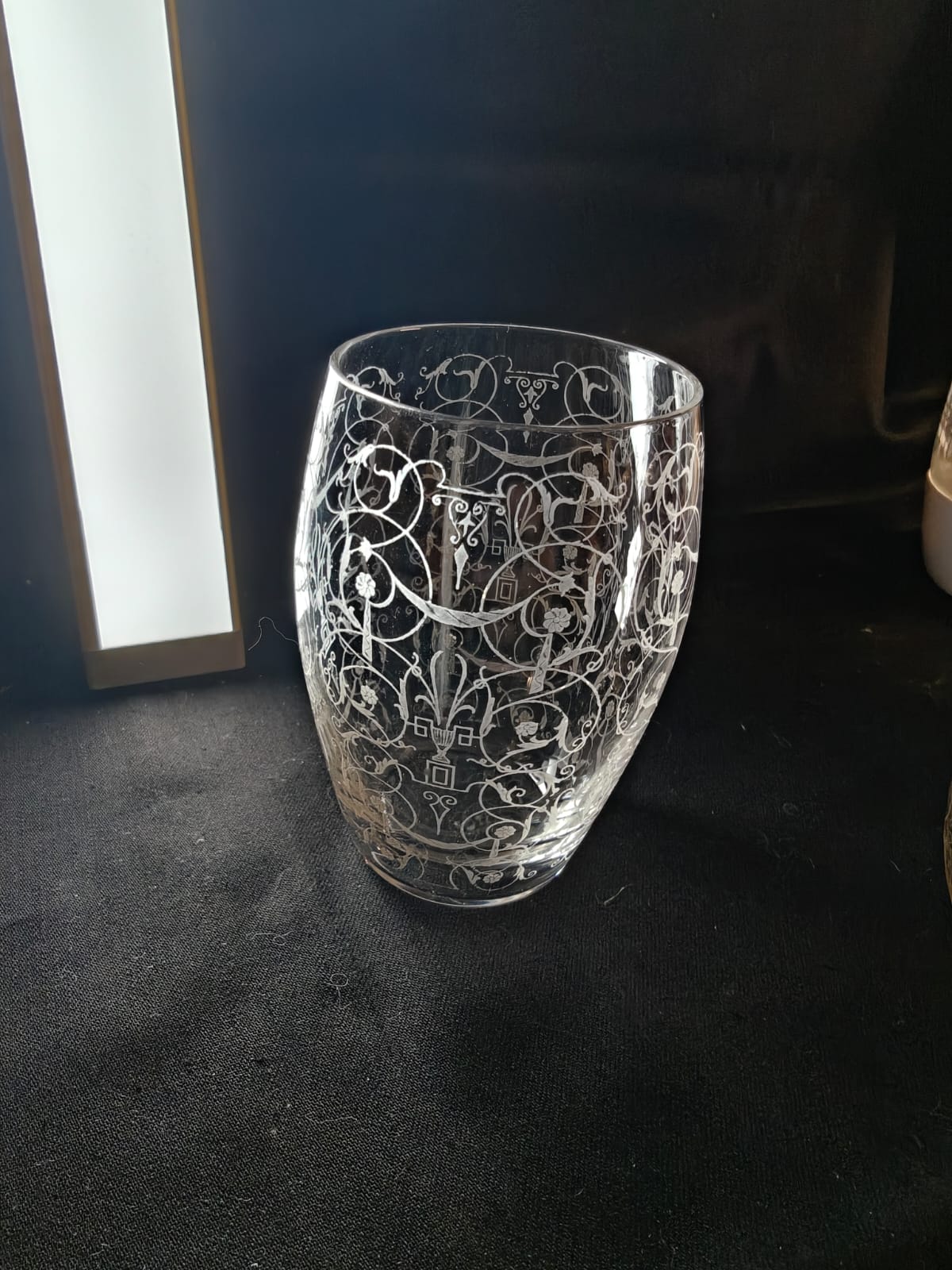 Ensemble Baccarat – Vaporisateur à parfum et gobelet en cristal gravé Art Déco – Image 4
