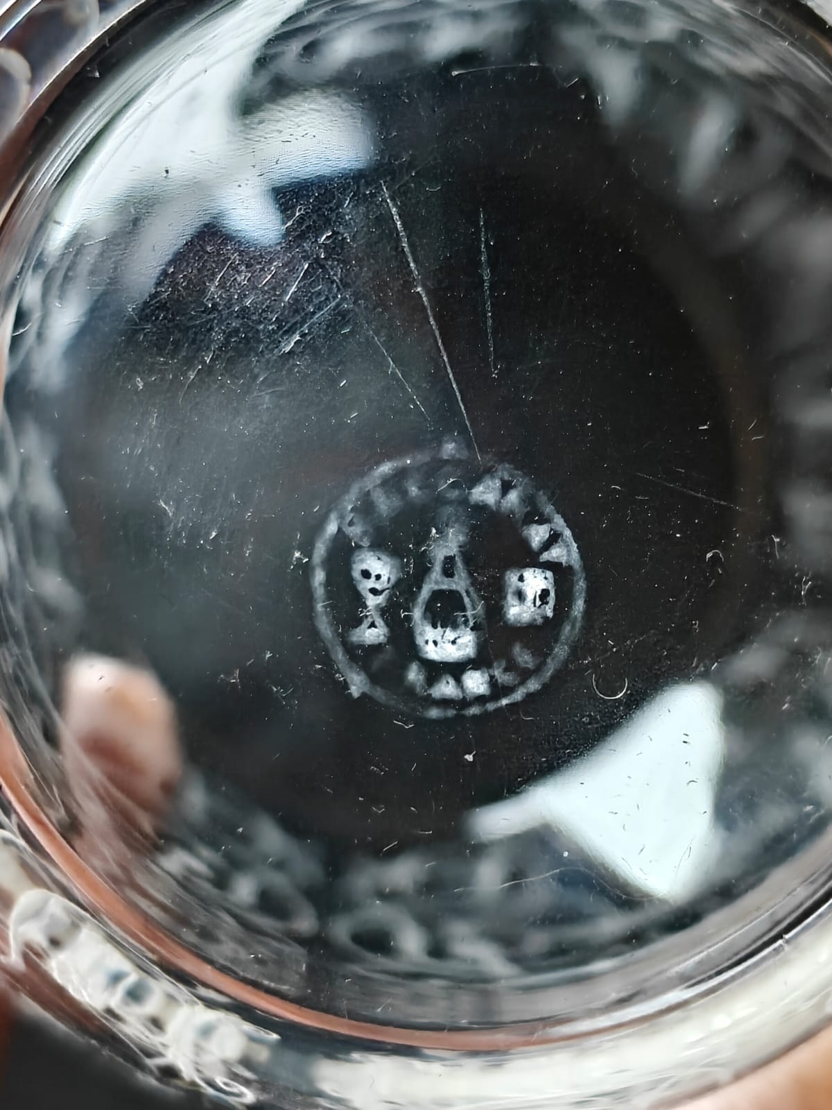 Ensemble Baccarat – Vaporisateur à parfum et gobelet en cristal gravé Art Déco – Image 5