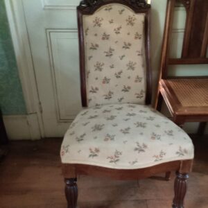 Ensemble fauteuil et chaise anciens en noyer – XIXᵉ siècle
