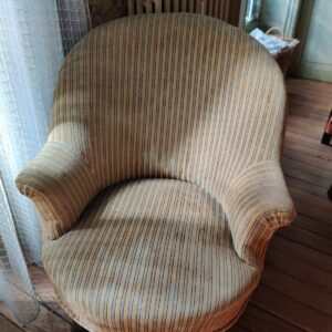 Fauteuil crapaud Napoléon III ancien sur roulettes – À restaurer