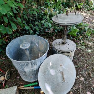 Ancienne lessiveuse galvanisée complète avec couvercle et cheminée