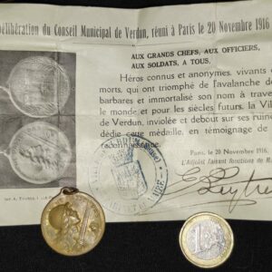 Médaille commémorative de Verdun "On ne passe pas" avec diplôme d'attribution – Bataille de Verdun